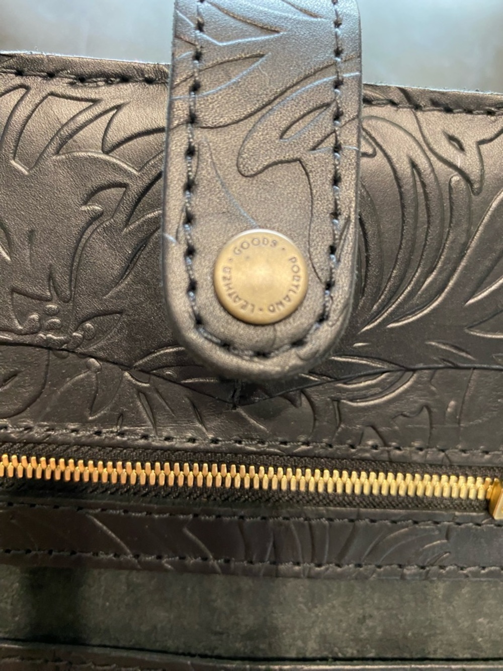 Portland Leather Meadow Women’s Bifold Embossed Floral Snap Wallet - Picture 7 of 8
